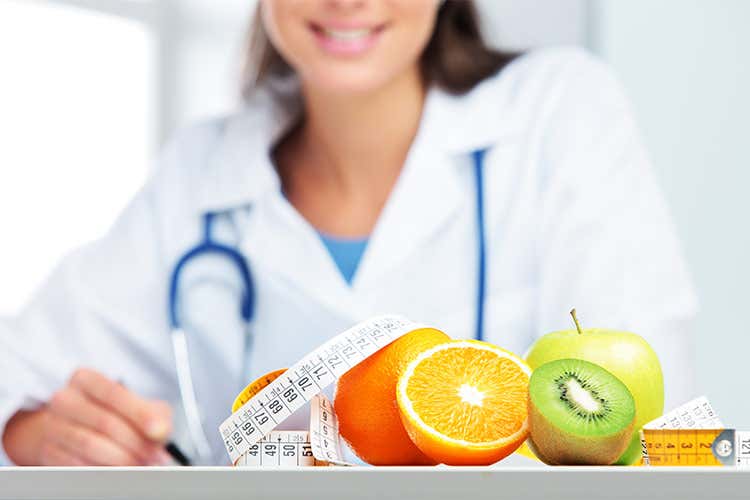 Scegliere una dieta tra quelle trovate sul web senza consulto pu&ograve; danneggiare la salute - Dieta, quanto ne sai davvero? Meglio rivolgersi a uno specialista