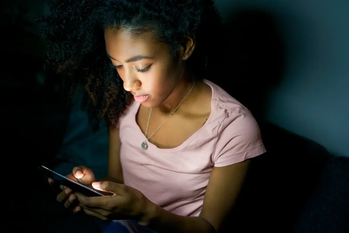 Dipendenza da internet negli adolescenti: quando l&rsquo;uso del web diventa patologico