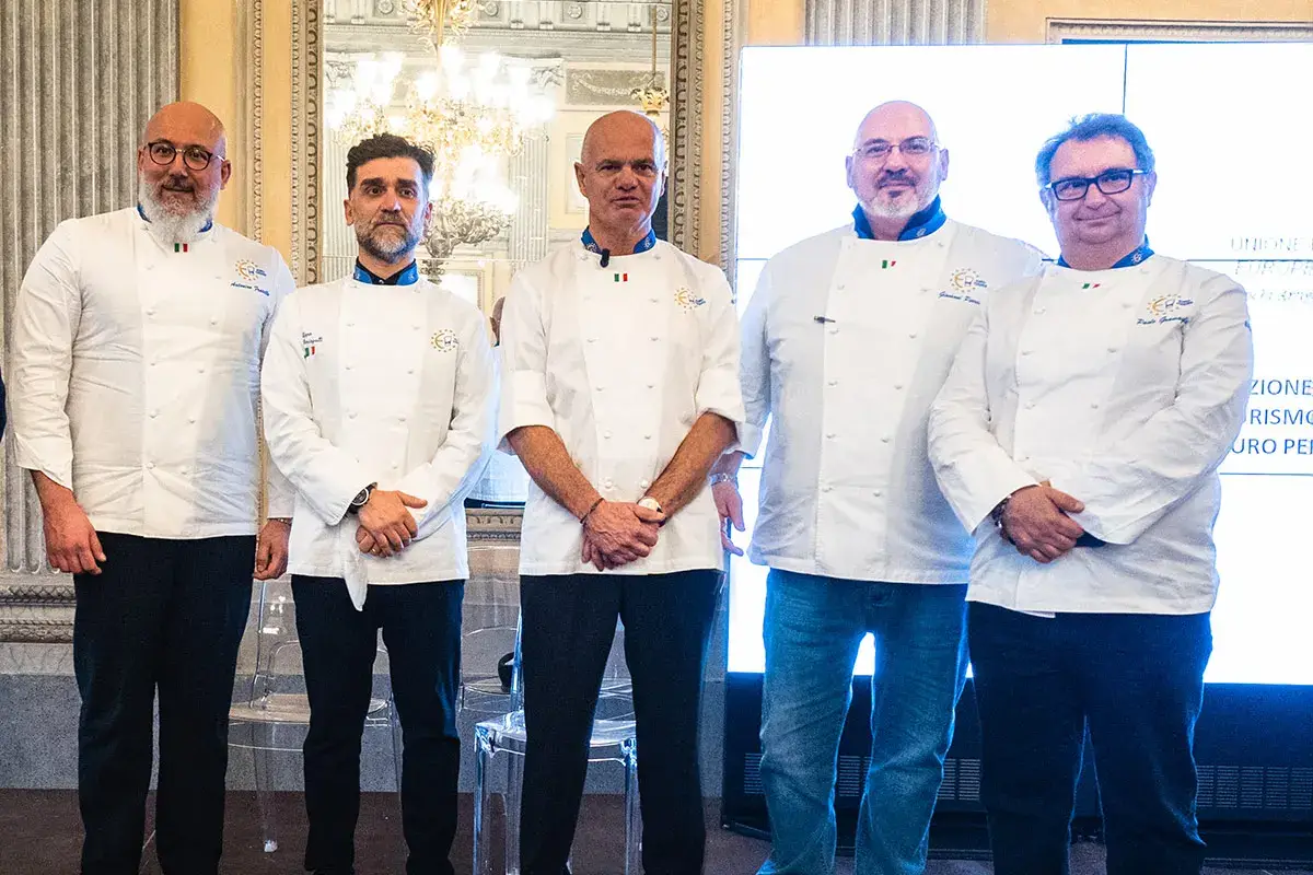 Antonino Fratello, Filippo Sinisgalli, Enrico Derflingher, Giovanni Porretto, Paolo Gramaglia Euro-Toques Italia: Enrico Derflingher rieletto presidente