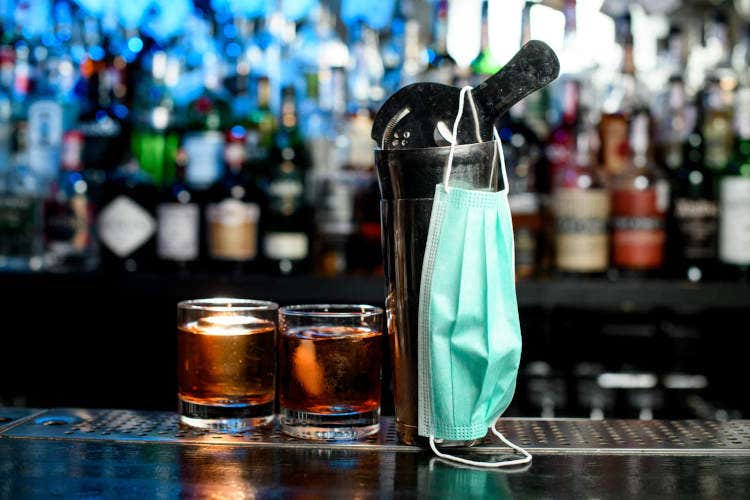 Tra restrizioni e cambiamenti i locali notturni vogliono ripartire - Cene e aperitivi sulle piste da ballo La metamorfosi delle discoteche