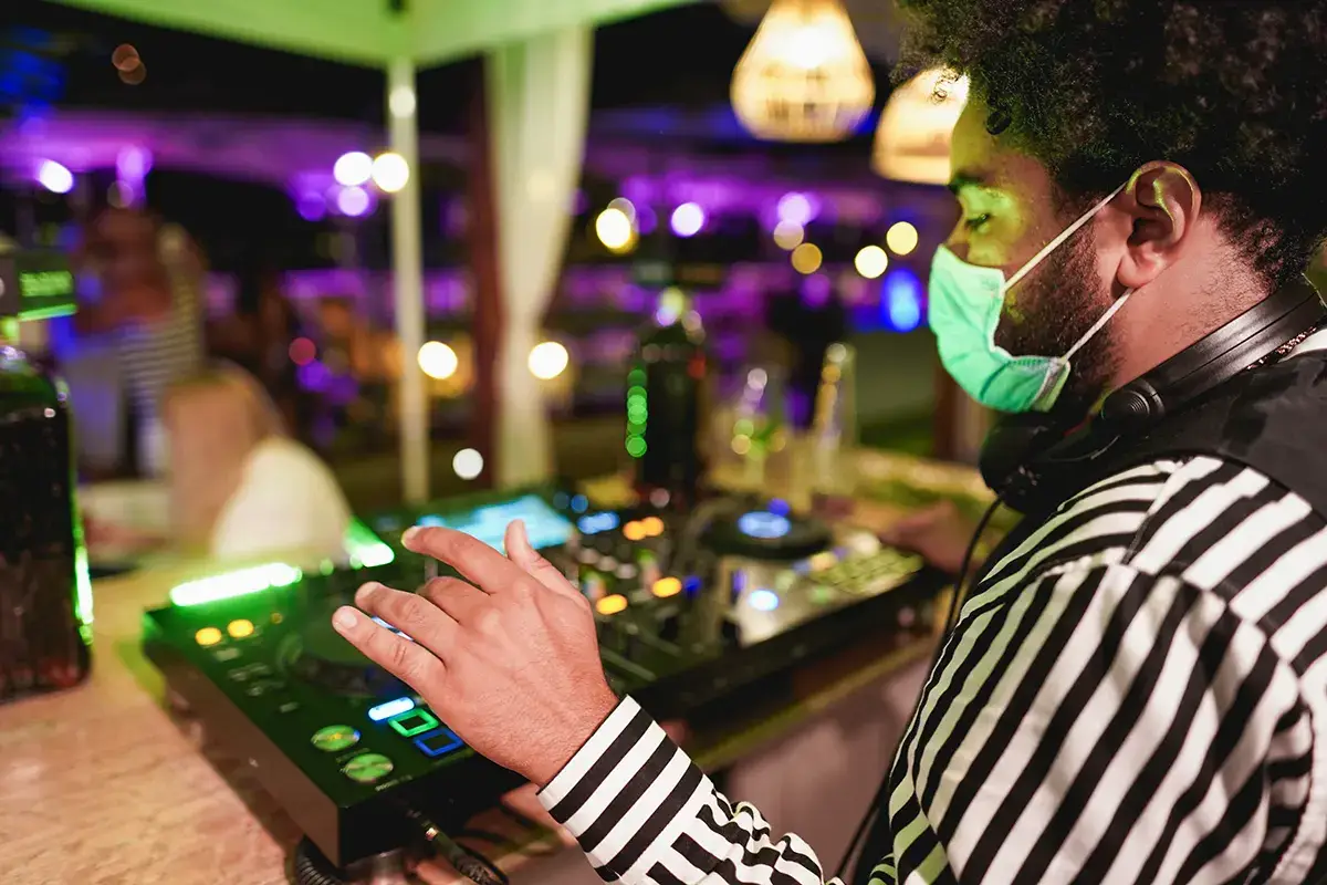 Pronti a ballare? Discoteche, le tappe della ripartenza. Cabina di regia l'1ottobre, riaperture il 15