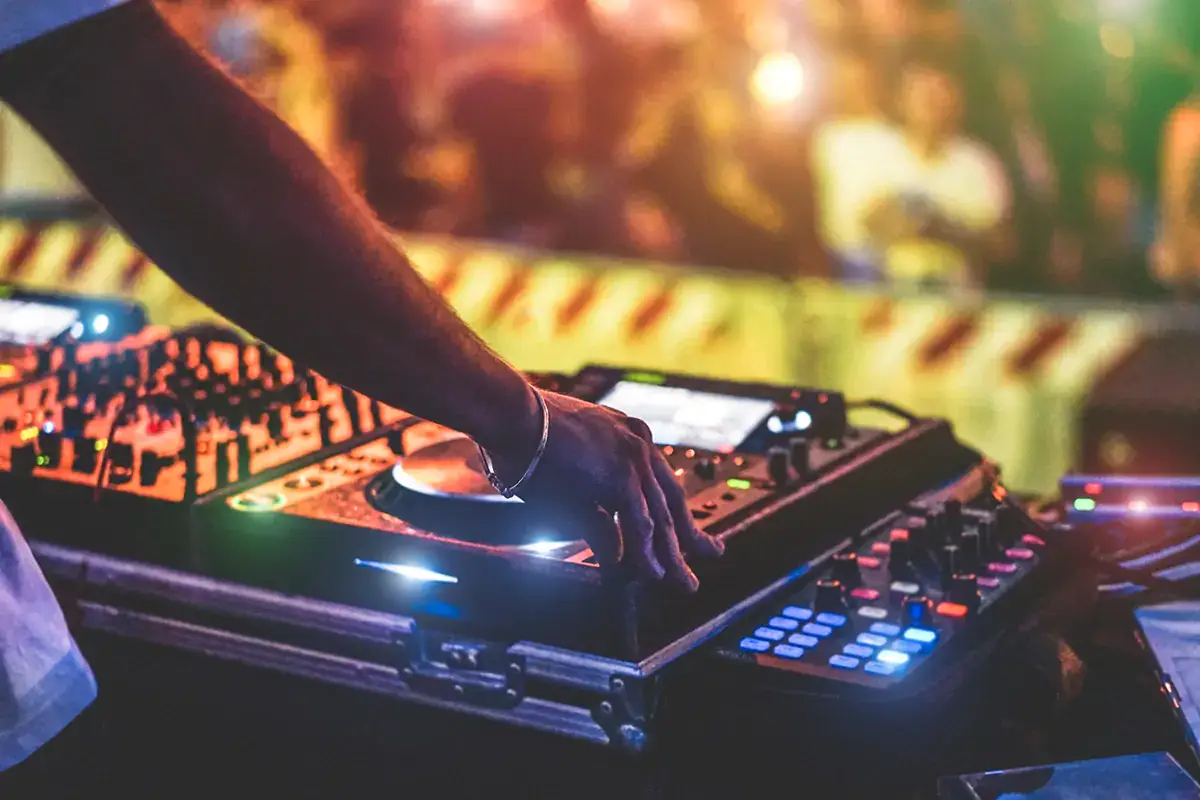 Per le discoteche e sale da ballo il fondo stanzia un plafond di 20 milioni di euro Discoteche, fiere e cerimonie: sbloccato il fondo da 140 milioni