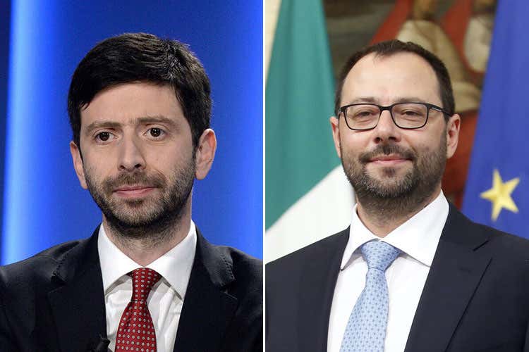 Roberto Speranza e Stefano Patuanelli - I gestori pensano a un ricorso al Tar dopo la chiusura delle discoteche