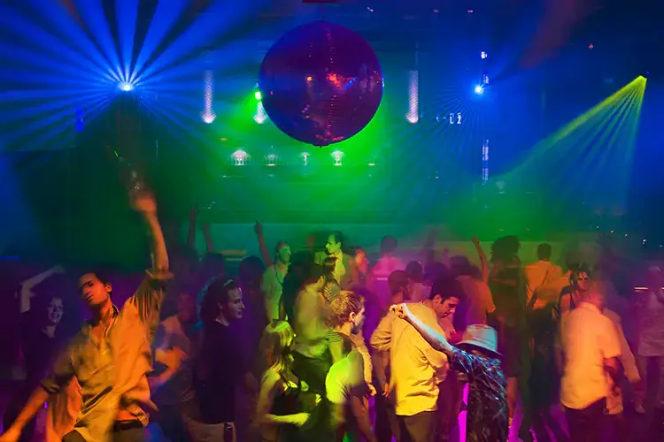 Discoteche, il Cts ha dato parere negativo alla loro riapertura Discoteche, altro giro e altro no dagli esperti del Cts: apertura rimandata ancora