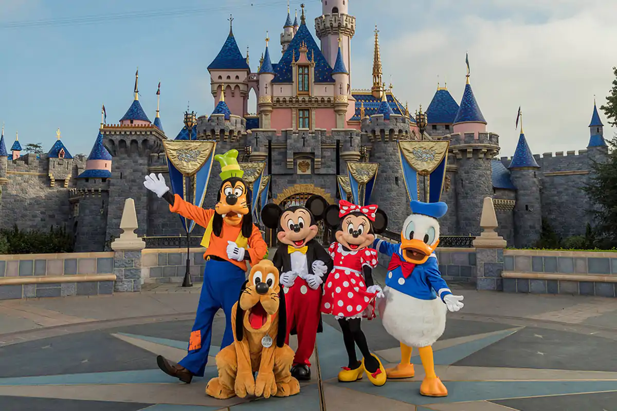 Disneyland California riapre dopo 400 giorni 