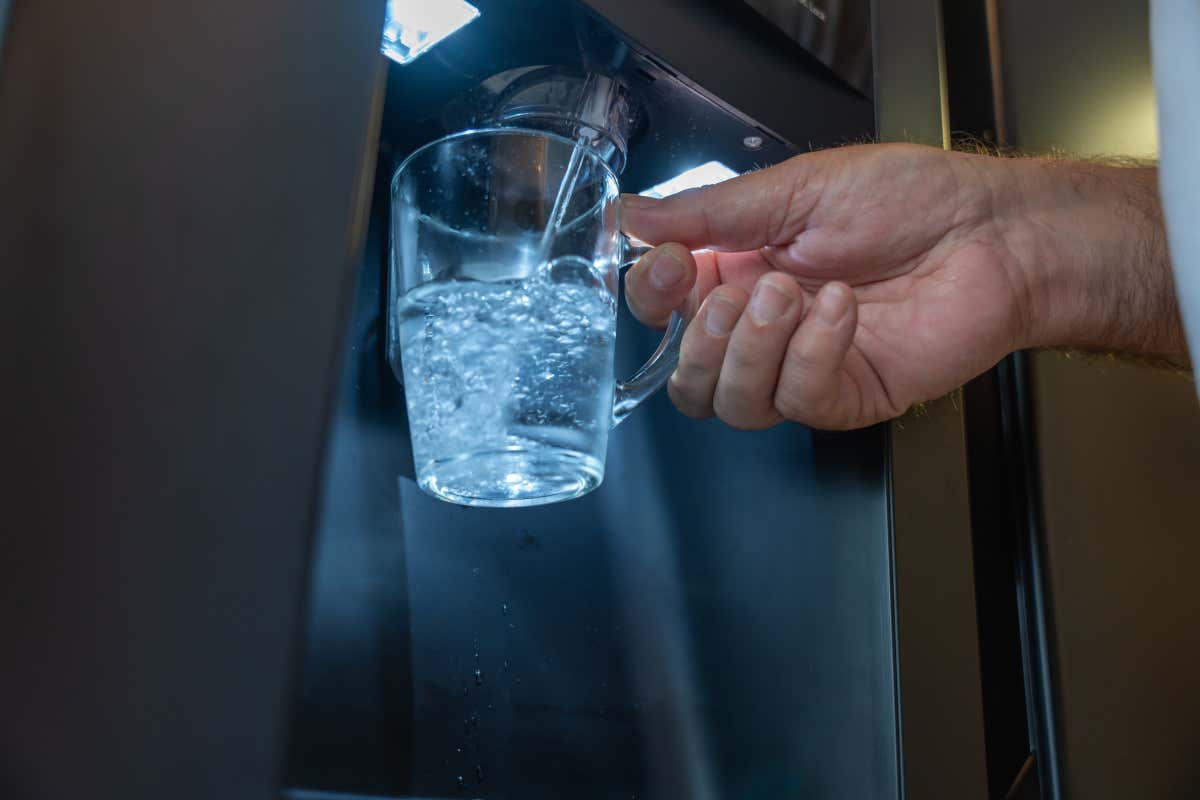 Nell'hotellerie moderna, l'utilizzo di erogatori e del vetro per il servizio dell'acqua diventa un tratto distintivo e di posizionamento