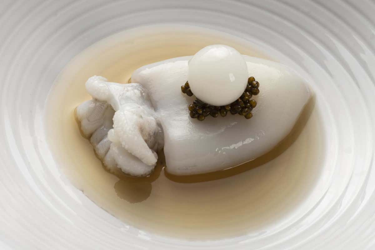 Allievo in viaggio di Andrea Catalano: seppia di Porto Santo Spirito, cacioricotta, zuppa e caviale