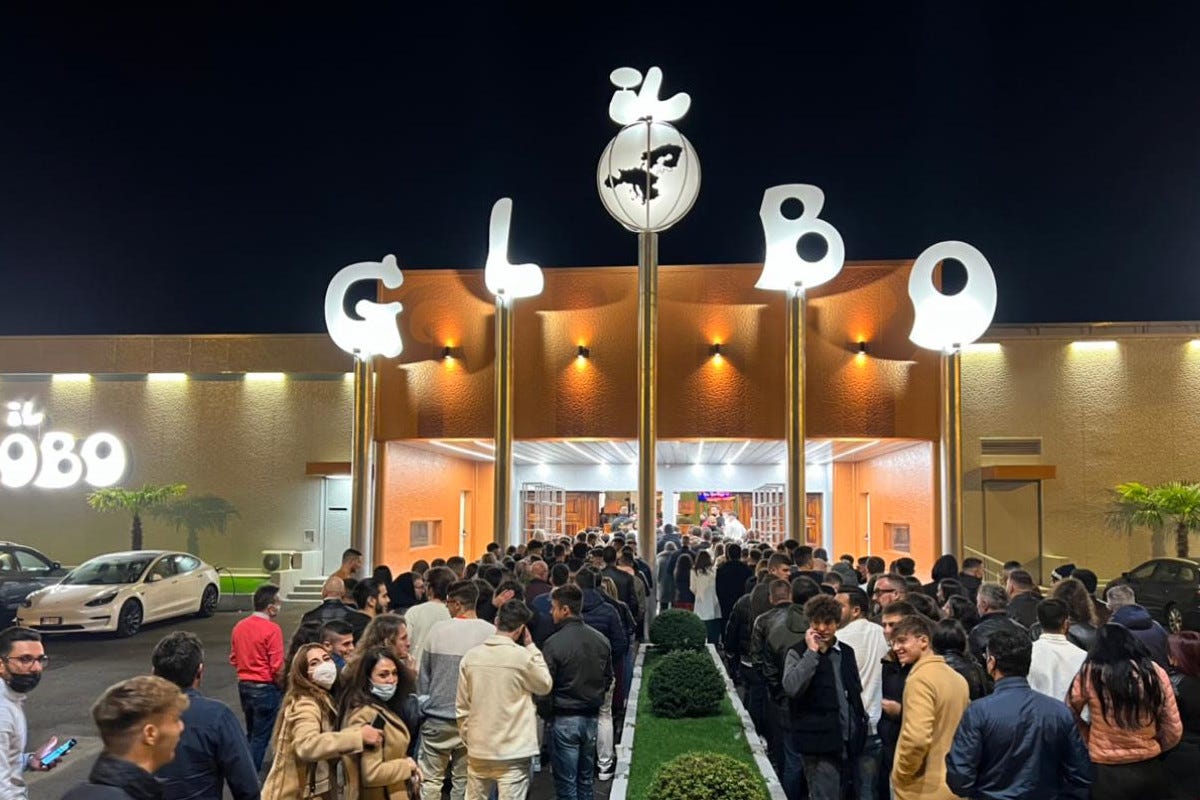 L'ingresso de Il Globo, discoteca piemontese in provincia di Vercelli Le discoteche sono ripartite, ma chiedono nuovi aiuti