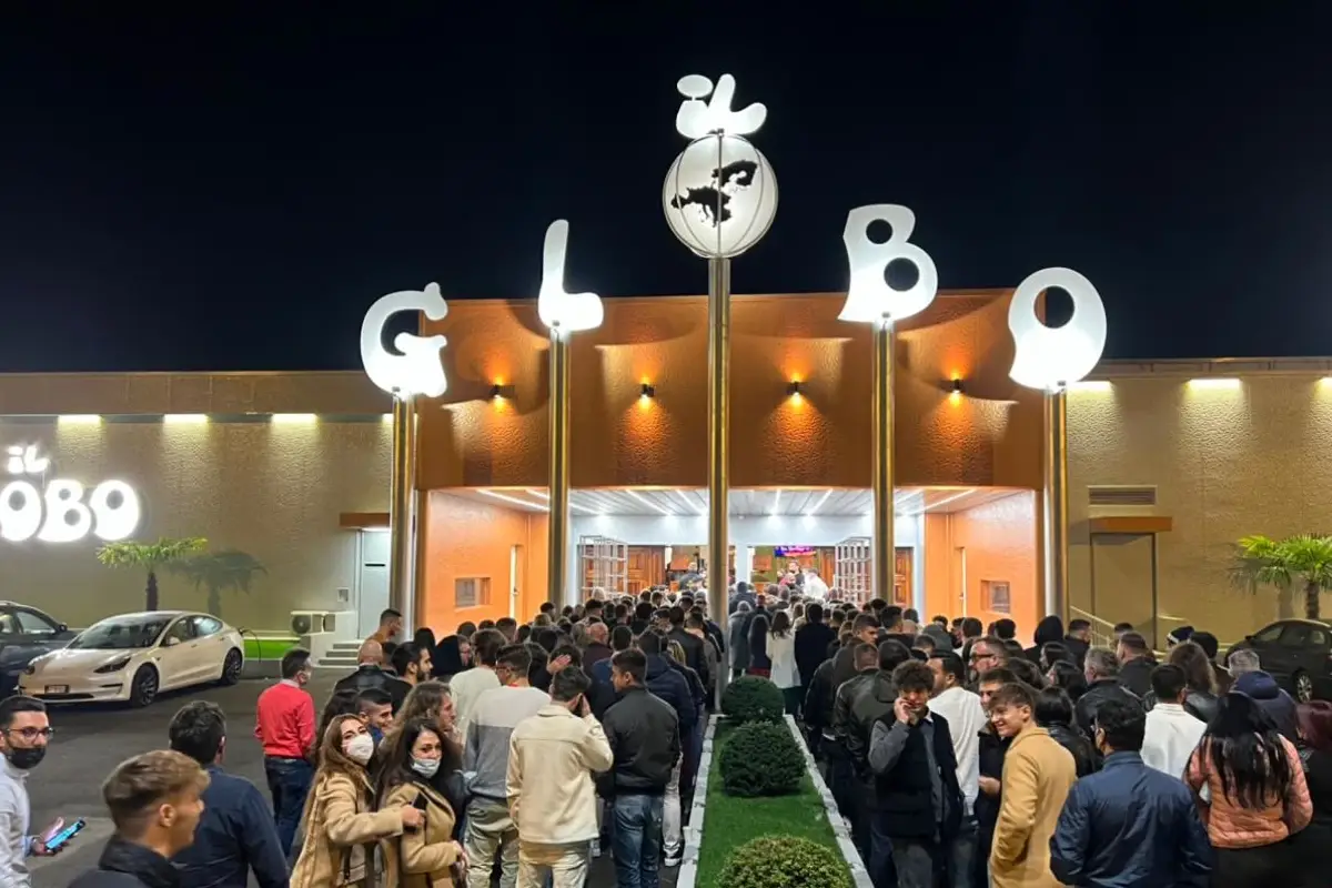 L'ingresso de Il Globo, discoteca piemontese in provincia di Vercelli Le discoteche sono ripartite, ma chiedono nuovi aiuti