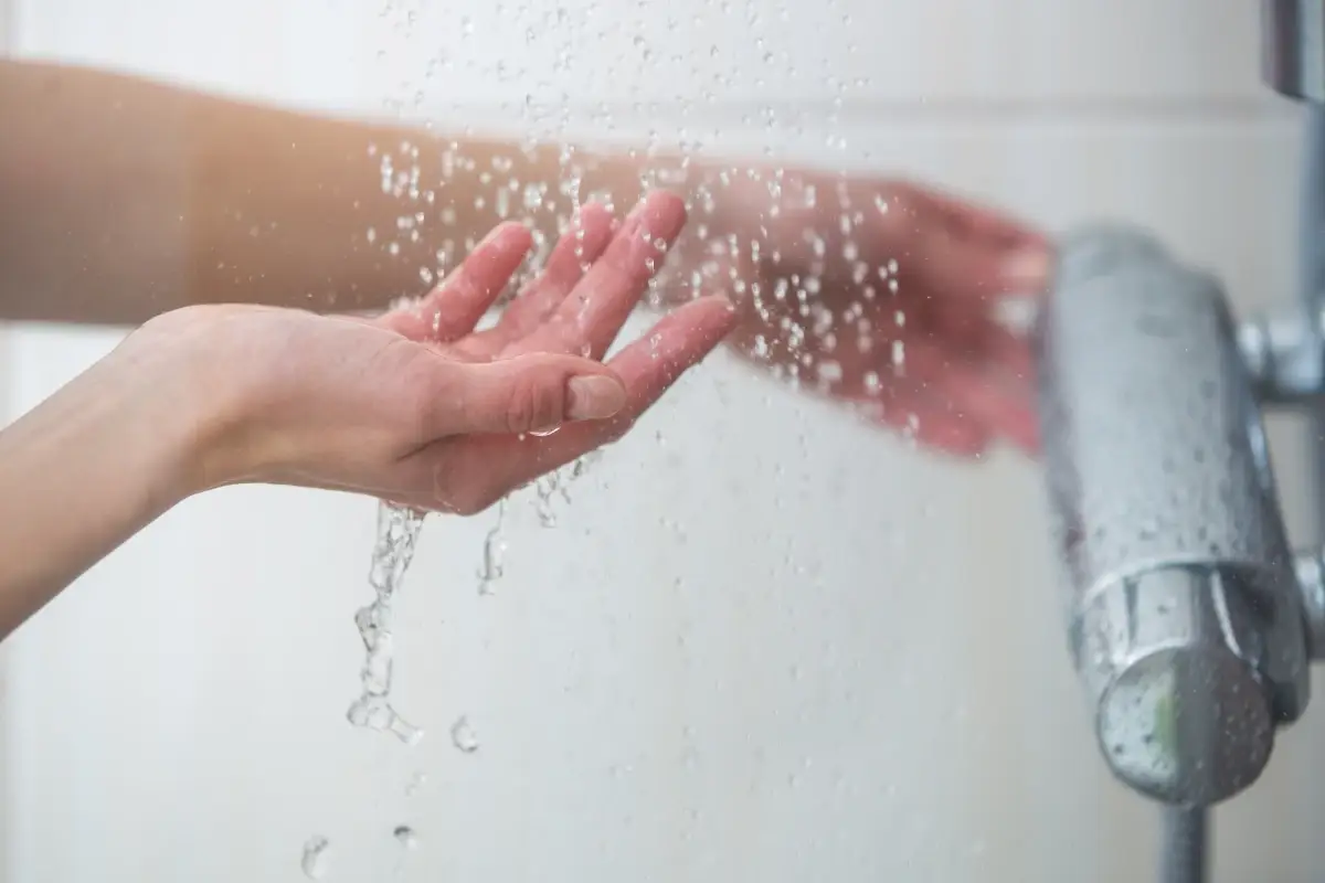 Si pu&ograve; fare la doccia con la febbre? Si pu&ograve; fare la doccia con la febbre?