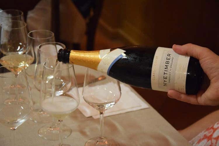 La dolce sorpresa delle bollicine inglesi Bonera ne rivela tutti i segreti La dolce sorpresa delle bollicine inglesi Bonera ne rivela tutti i segreti