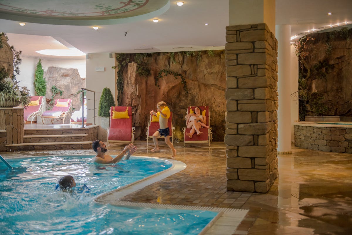 La piscina del Dolce Casa Resort di Moena  Natale con la famiglia in Trentino Alto Adige: ecco tre hotel da non perdere