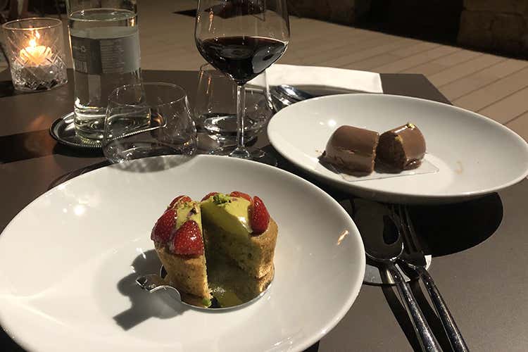 Pasta di mandorle con pistacchio e gianduiotto - Cena di mezza estate in monastero Facen e Cavour deliziano Astino