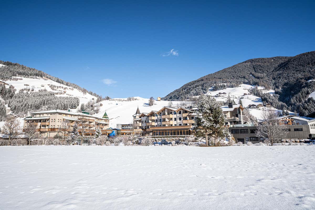 È Il Dolomiten Residenz Sporthotel Sillian è situato a soli 4 chilometri dal confine con l’Italia La neve oltre il confine: ecco dove soggiornare e sciare in Austria È Il Dolomiten Residenz Sporthotel Sillian è situato a soli 4 chilometri dal confine con l’Italia La neve oltre il confine: ecco dove soggiornare e sciare in Austria
