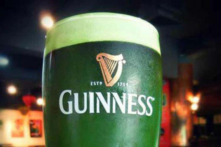 (Domenica &egrave; il giorno di San Patrizio Brindisi a suon di birra in tutto il mondo)