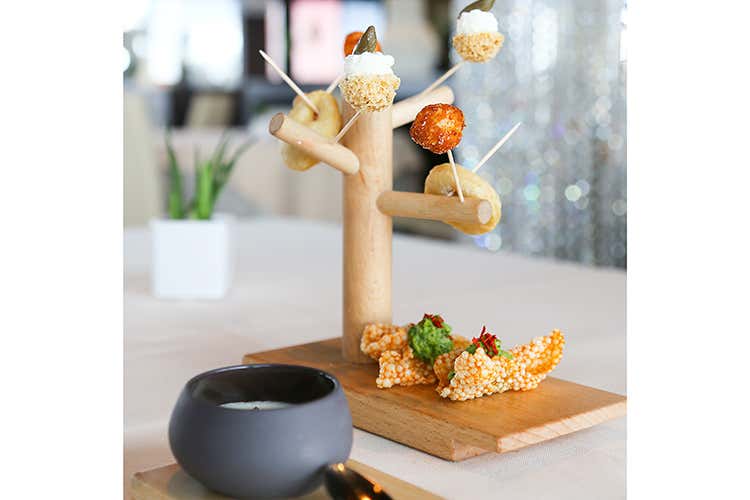 (Domenica al Quarto Piano di Rimini Silver Succi fa tornare bambini)