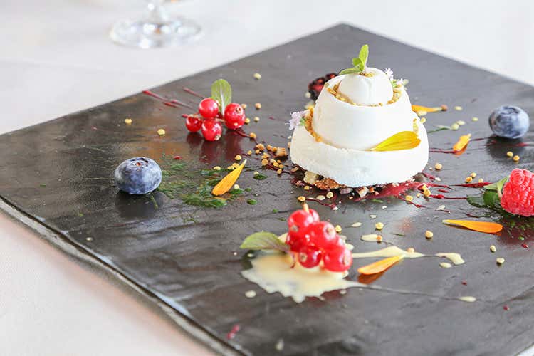 (Domenica al Quarto Piano di Rimini Silver Succi fa tornare bambini)