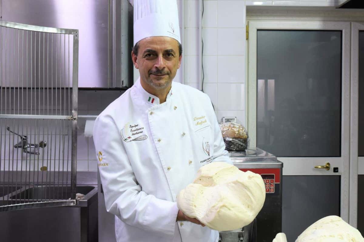 A Teggiano il babà più grande del mondo: 180 cm di dolcezza e 340 litri di rum A Teggiano il babà più grande del mondo: 180 cm di dolcezza e 340 litri di rum
