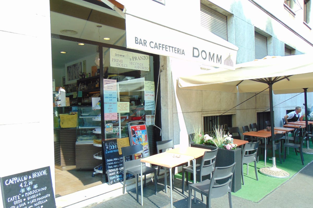 Il bar Domm a Milano Sai il dialetto milanese? Caffè gratis in un bar di Brera
