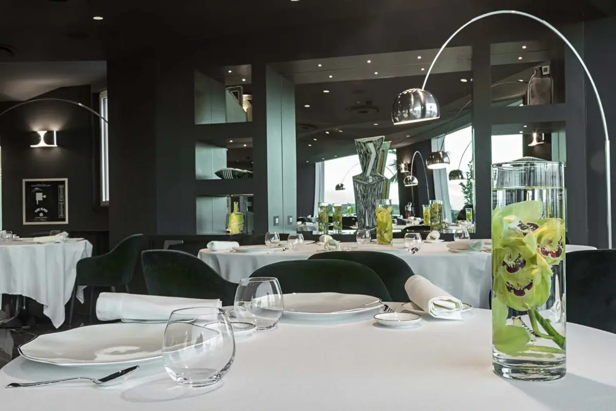 Al Don Alfonso 1890 San Barbato, la cucina meditetteranea nel fascino del total black