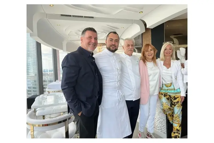 sx a dx Nick Di Donato, lo chef Daniele Corona,&nbsp; Alfonso, Livia e Nadia Di Donato Don Alfonso 1890 a Toronto, nuova vista mozzafiato e cucina glocal