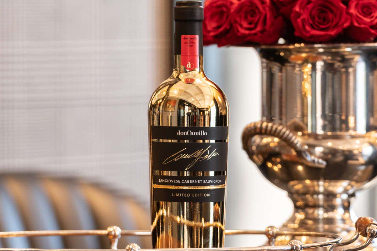 Il Don Camillo - Gold Collection una bottiglia tutta d'oro e personalizzata per i cantanti di Sanremo: l'ha creata Fantini Wines che sarà protagonista dei brindisi al festival