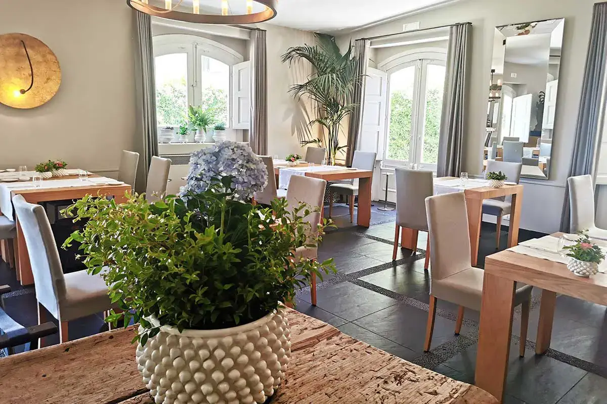 Sala del ristorante &ldquo;La Cucina di Donna Carmela&rdquo; si ispira alla tradizione e guarda all&rsquo;Oriente