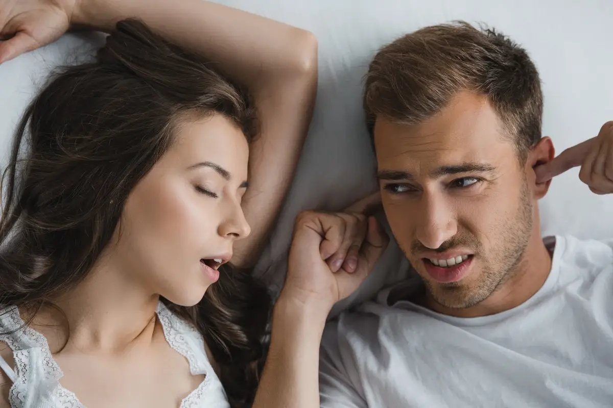 Donne, ecco come smettere di russare