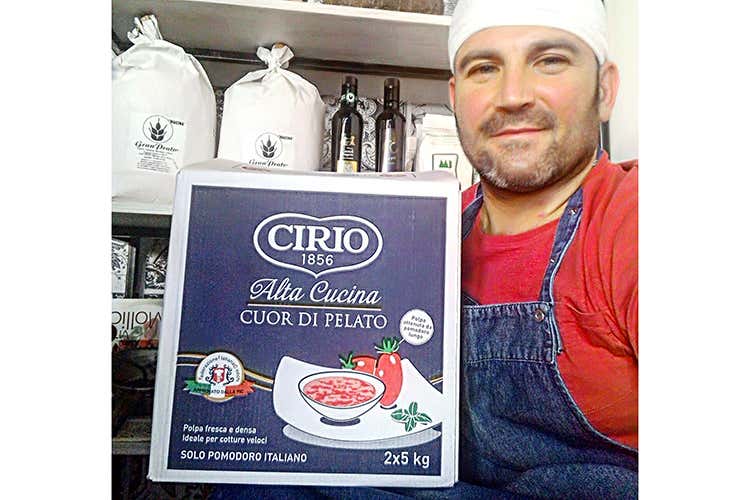 Mirco Giuntini (Doppia cottura e ingredienti di qualità La formula di MangiaRè Pizza e Schiaccia) Mirco Giuntini (Doppia cottura e ingredienti di qualità La formula di MangiaRè Pizza e Schiaccia)