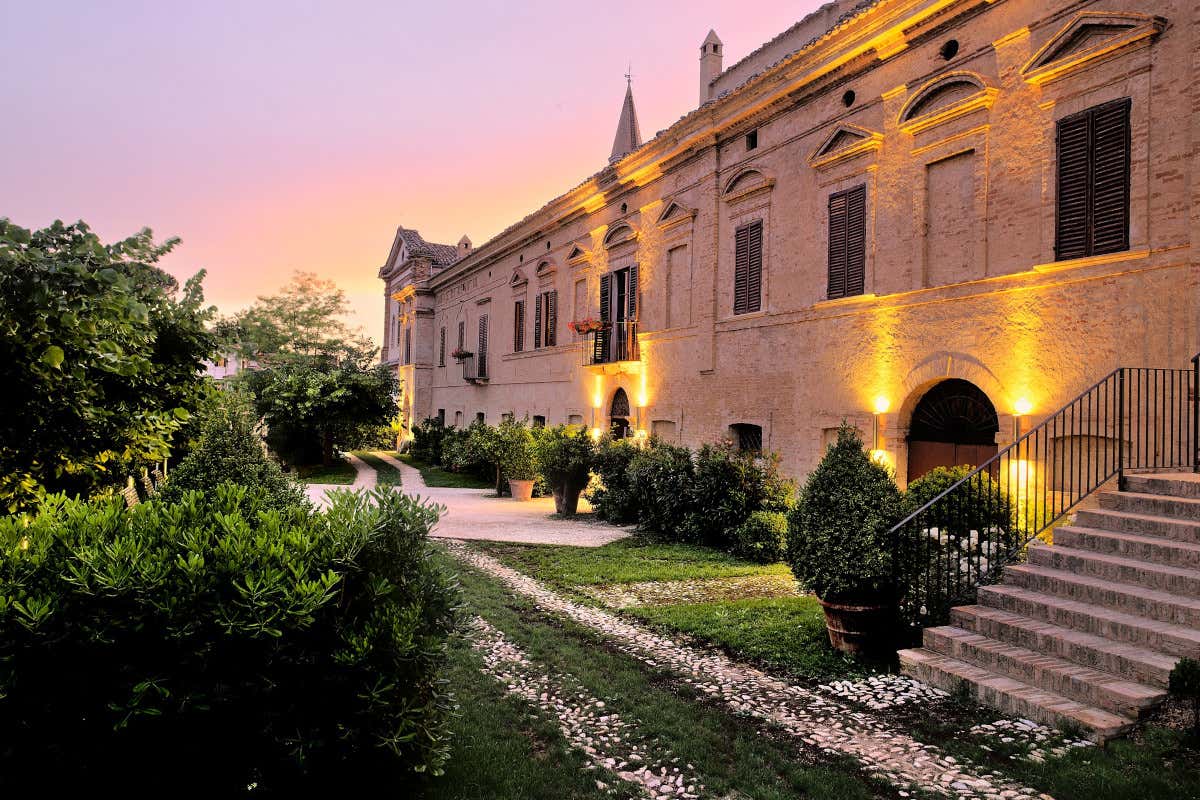 Il Castello di Semivicoli (foto profilo Facebook) Sette castelli in Italia dove vivere notti da fiaba