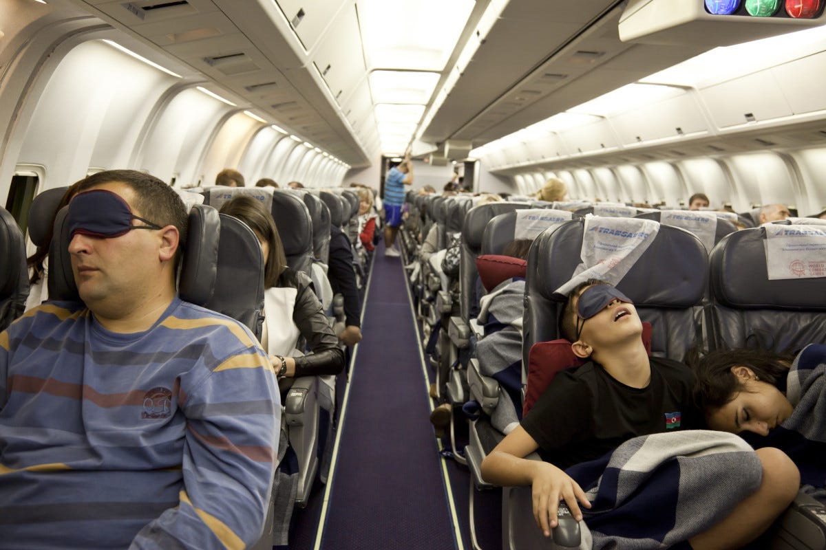 Sai che come dormi durante un viaggio può avere effetti dannosi sul cervello?