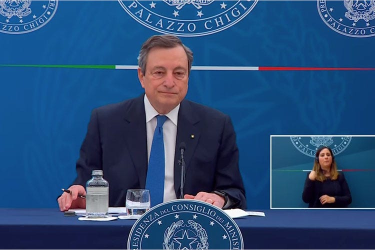 Mario Draghi durante la conferenza stampa a seguito dell'incontro Stato-Regioni «Nessuna data X per le riaperture» Per Draghi contano le vaccinazioni