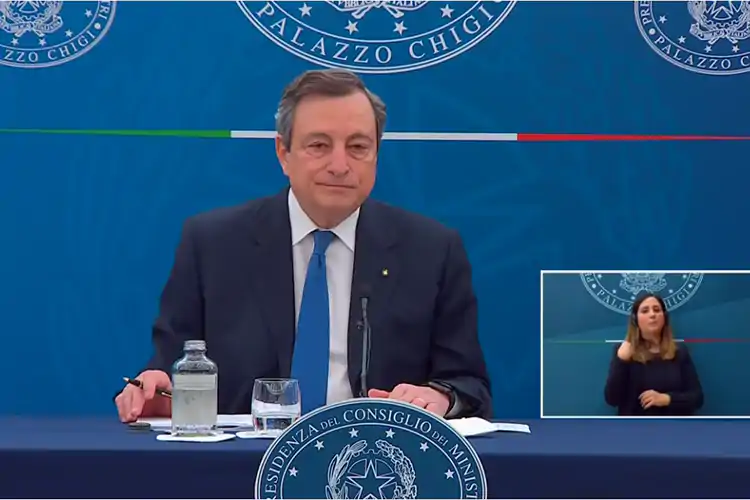 Mario Draghi durante la conferenza stampa a seguito dell'incontro Stato-Regioni &laquo;Nessuna data X per le riaperture&raquo; Per Draghi contano le vaccinazioni