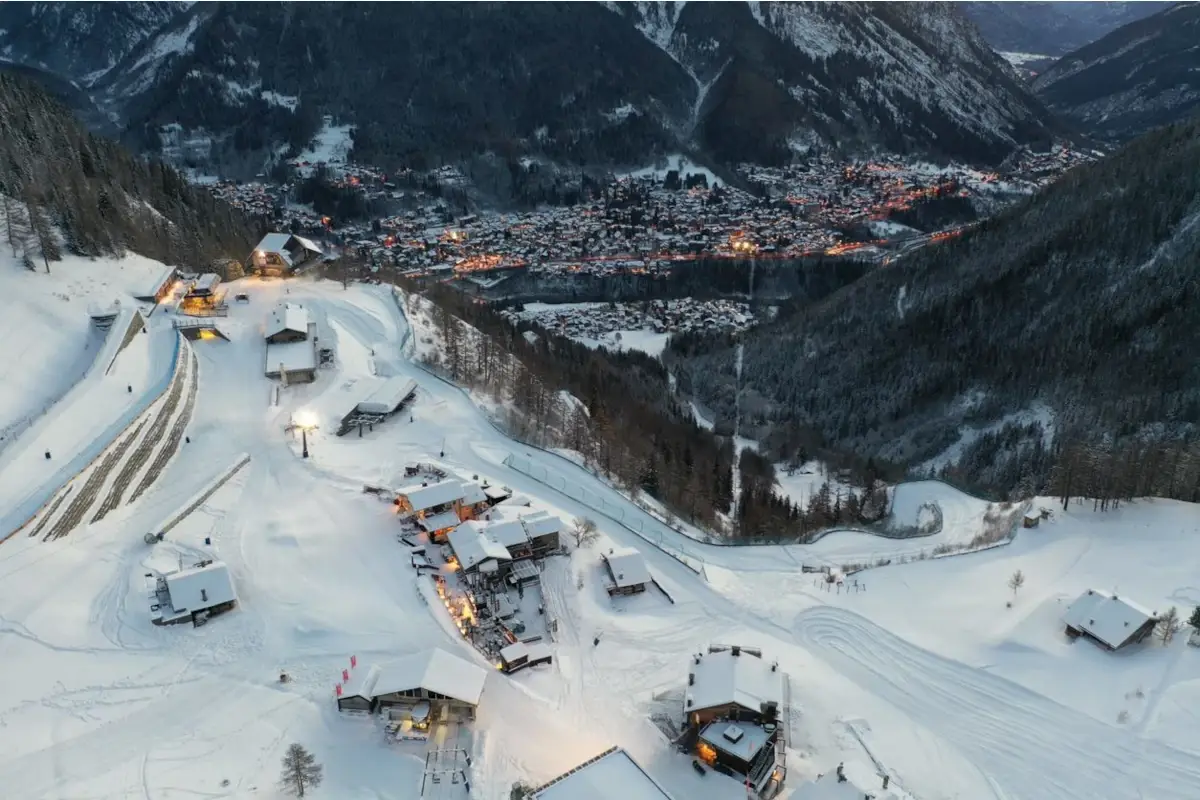 Courmayeur visto dall'alto&nbsp; Taste the Stars: gli Young Chef dell&rsquo;Academy S. Pellegrinoal Super G di Courmayeur