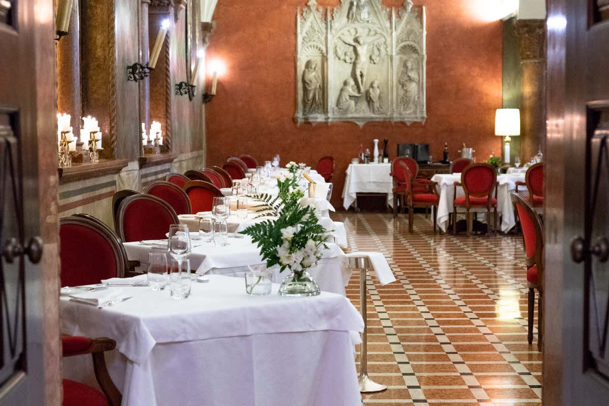 Il ristorante del Due Torri di Verona  Il Due Torri conquista la “L”: l'hotel di Verona diventa 5 stelle lusso