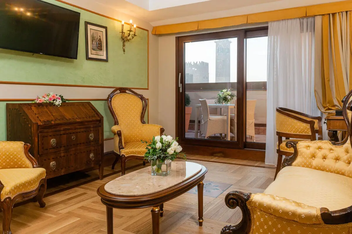 La Deluxe Suite Mozart del Due Torri di Verona&nbsp; Il Due Torri conquista la &ldquo;L&rdquo;: l'hotel di Verona diventa 5 stelle lusso