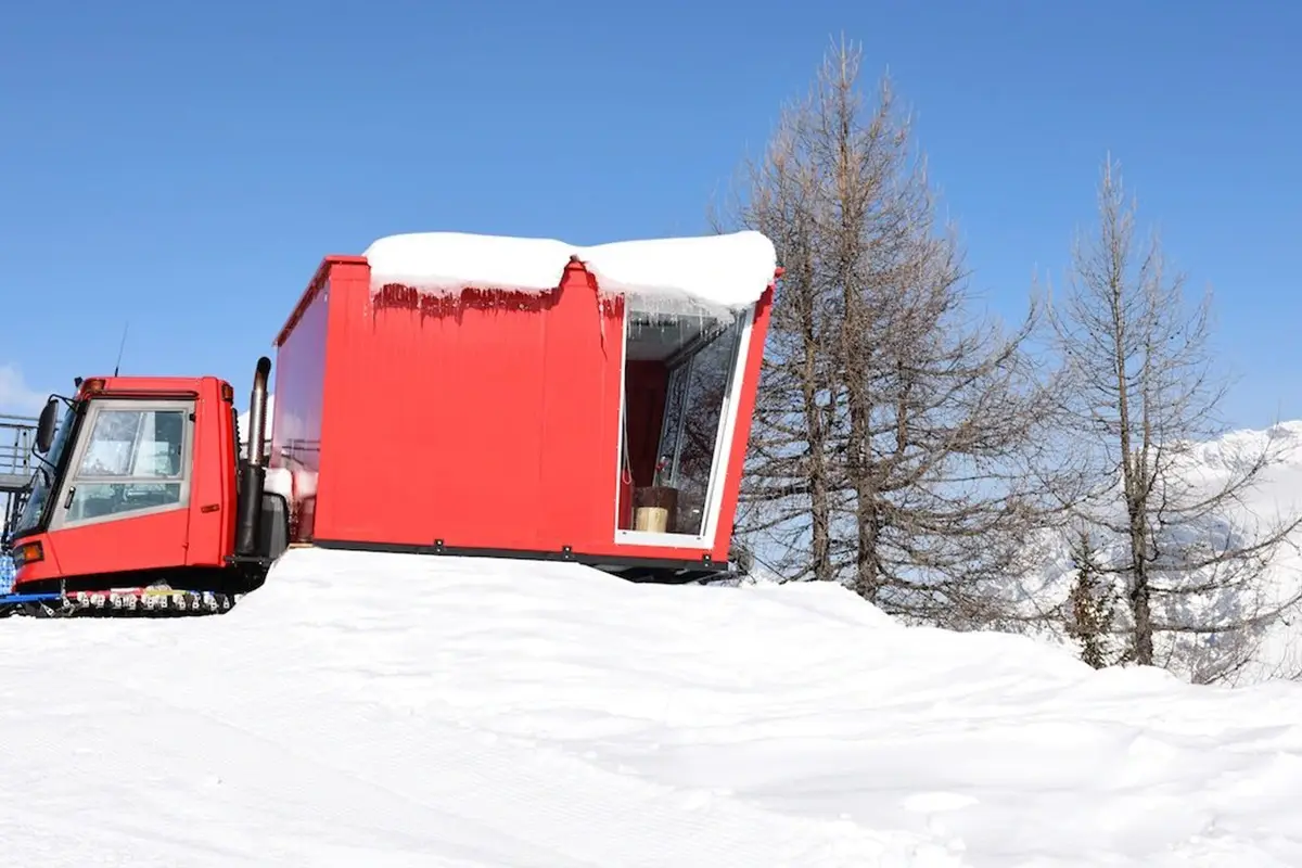 La prima suite in un gatto delle nevi Paura di Omicron ma voglia di vacanza? La soluzione &egrave; il campeggio sulla neve