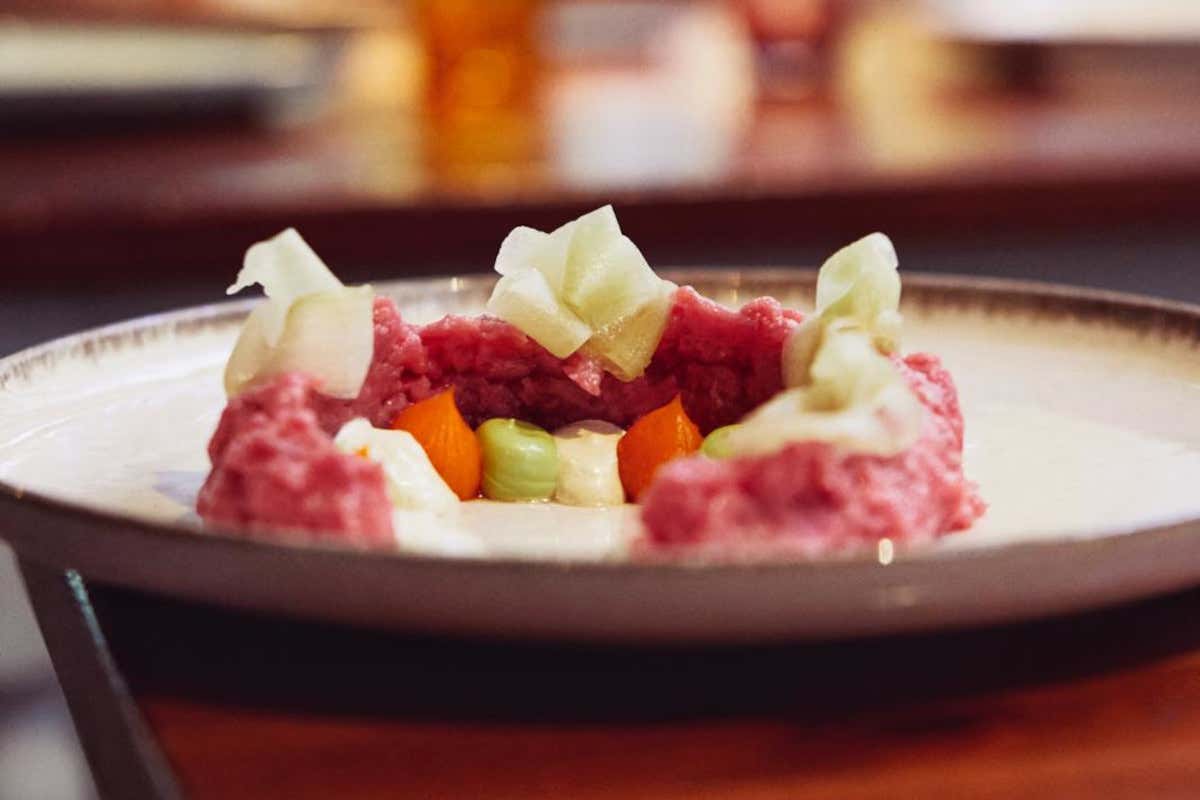 La Tartare di Fassona con emulsione di tuorlo marinato, salsa tartara e sedano agrodolce