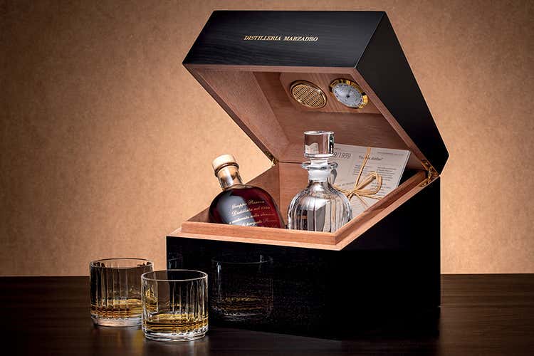 Cofanetto 70° Anniversario - Un’eccellenza sotto l’albero? Grappa Marzadro! Cofanetto 70° Anniversario - Un’eccellenza sotto l’albero? Grappa Marzadro!