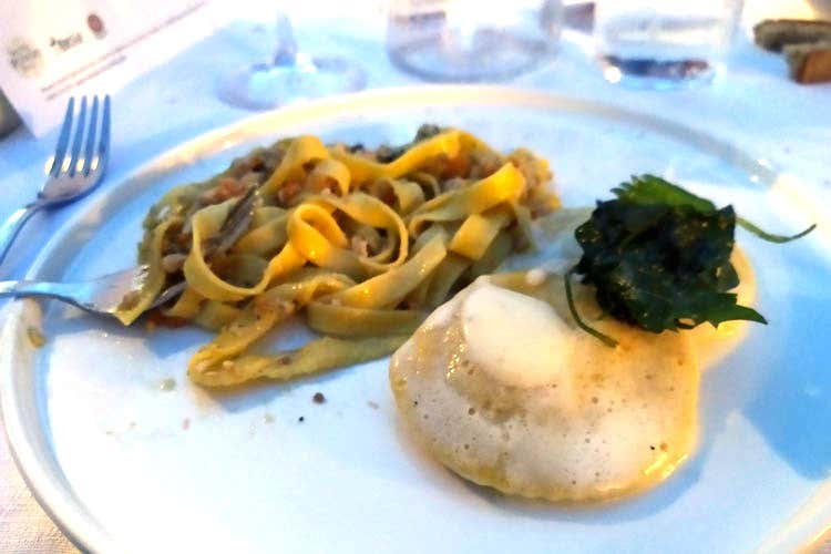 Le tagliatelle fatte in casa al coregone - Pescato la notte e subito in tavola All'Eclipse solo pesce di lago fresco