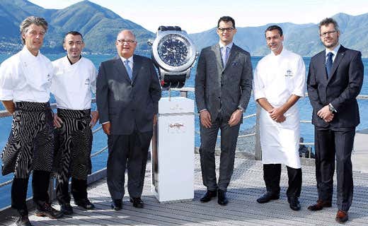 Da sinistra: Rolf Krapf (chef La Brezza), Salvatore Frequente (chef Ristorante Marina), Urs Heller (caporedattore GaultMillau), Cyrille Kamerzin (chef ristorante Eden Roc), Jens Wycisk (General Manager Hotel Eden Roc) e un rappresentante della proprietà, la famiglia Kipp-Bechtolsheimer Da sinistra: Rolf Krapf (chef La Brezza), Salvatore Frequente (chef Ristorante Marina), Urs Heller (caporedattore GaultMillau), Cyrille Kamerzin (chef ristorante Eden Roc), Jens Wycisk (General Manager Hotel Eden Roc) e un rappresentante della proprietà, la famiglia Kipp-Bechtolsheimer