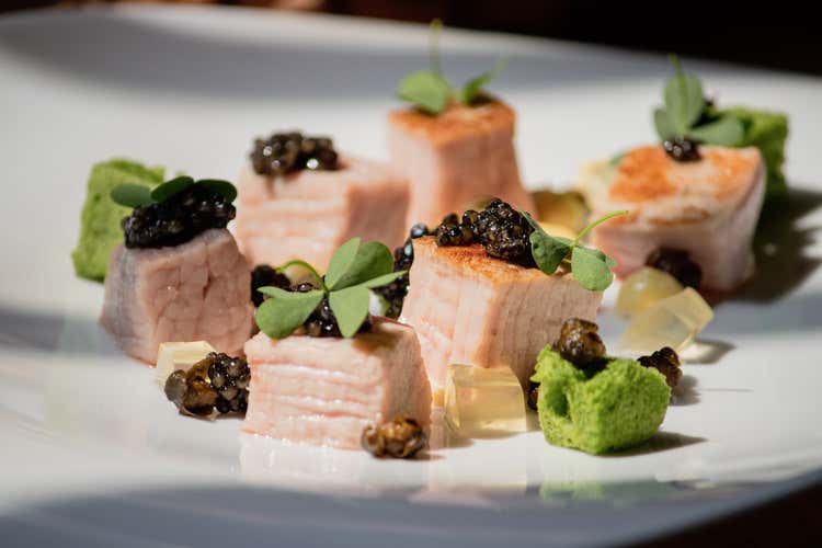 Vitello quasi tonnato (Effetto social, una foto al piatto per 2 su 3 prima di mangiare)