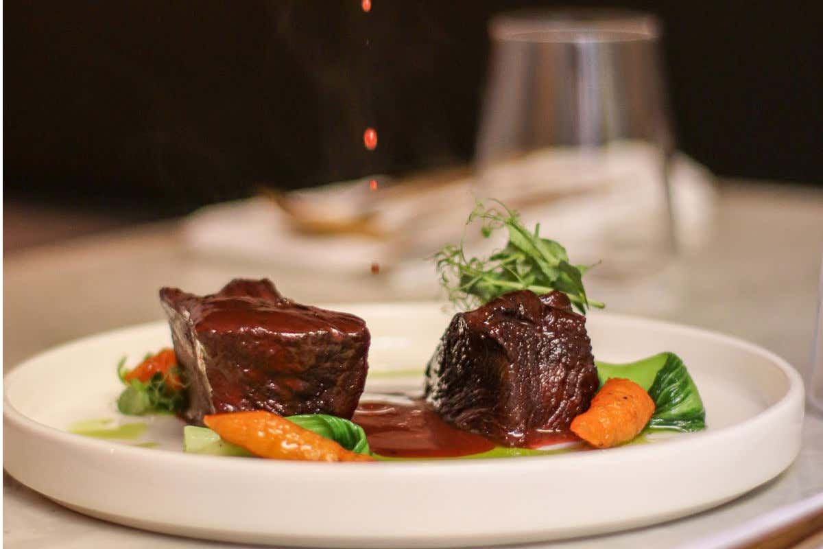 Decertor è la limited edition di Enzo Bonaga di El Crab Food Experience: ibs di black angus alla chicha morada e olluco tartufato Decertor è la limited edition di Enzo Bonaga di El Crab Food Experience: ibs di black angus alla chicha morada e olluco tartufato