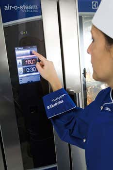 Touchline Electrolux, il forno ecologico che riduce i consumi e semplifica  la vita - Italia a Tavola