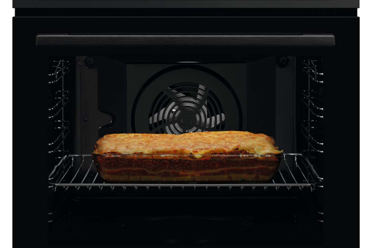 Electrolux e la nuova gamma di forni da sogno “Pure Black”