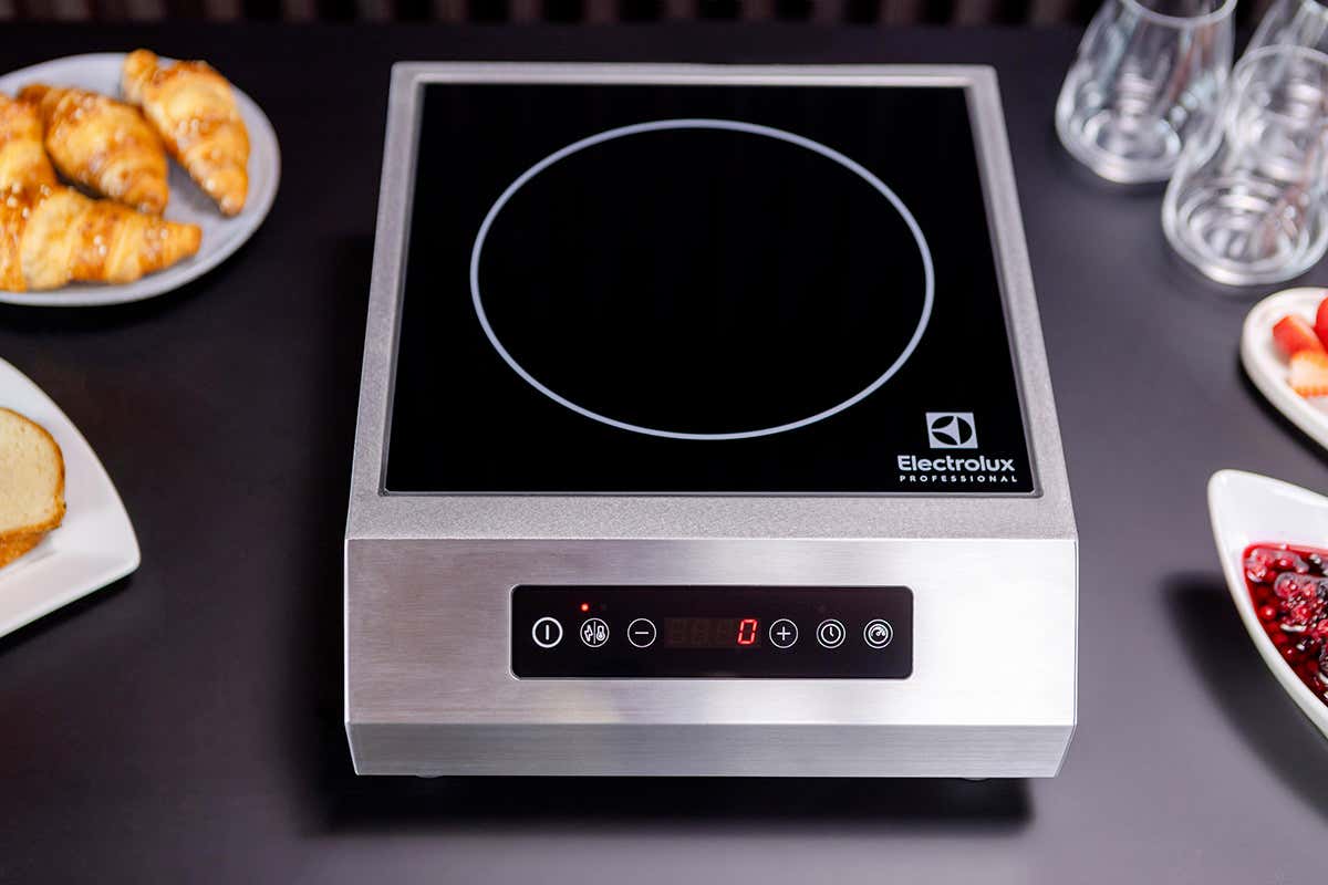 Ecco la linea di cottura ad induzione pensata per chi ha poco spazio in cucina Ecco la linea di cottura ad induzione pensata per chi ha poco spazio in cucina