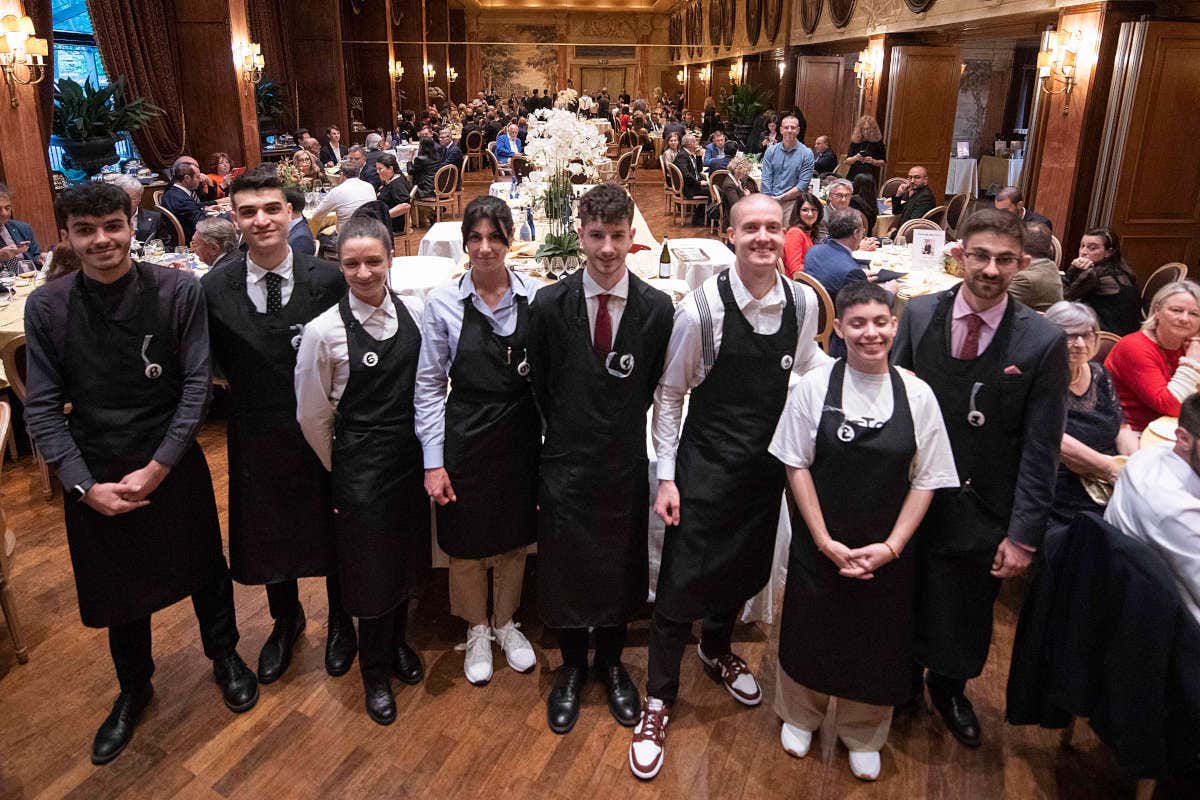 EmergenteSala: Alessia Rivano e Alessandro Scarsi i migliori camerieri del 2024 EmergenteSala: Alessia Rivano e Alessandro Scarsi i migliori camerieri del 2024