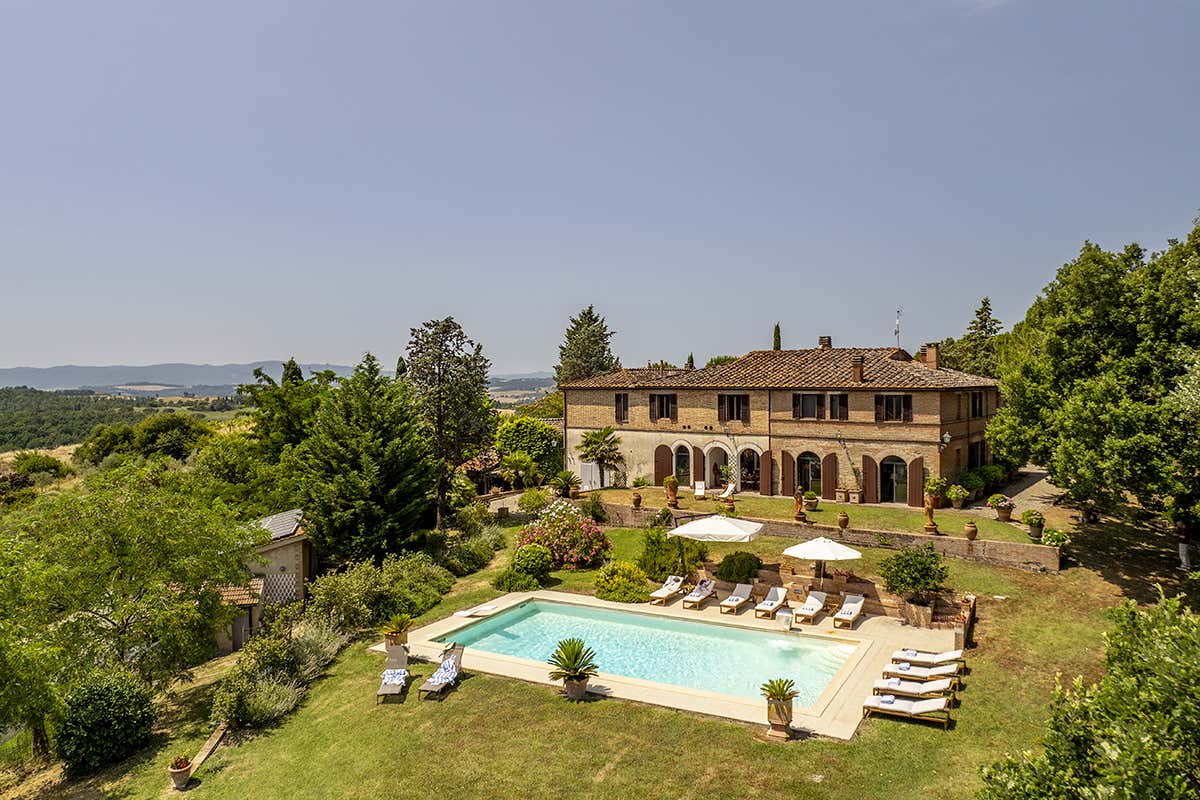 Una struttura esclusiva con piscina immersa nella campagna italiana, simbolo del trend Soul-stay per l'estate 2026
