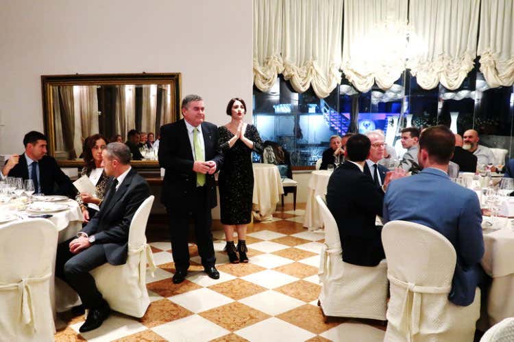 (Emozioni dal Mondo visto dalla giuria Il delicato ruolo di assegnare punti ai vini)