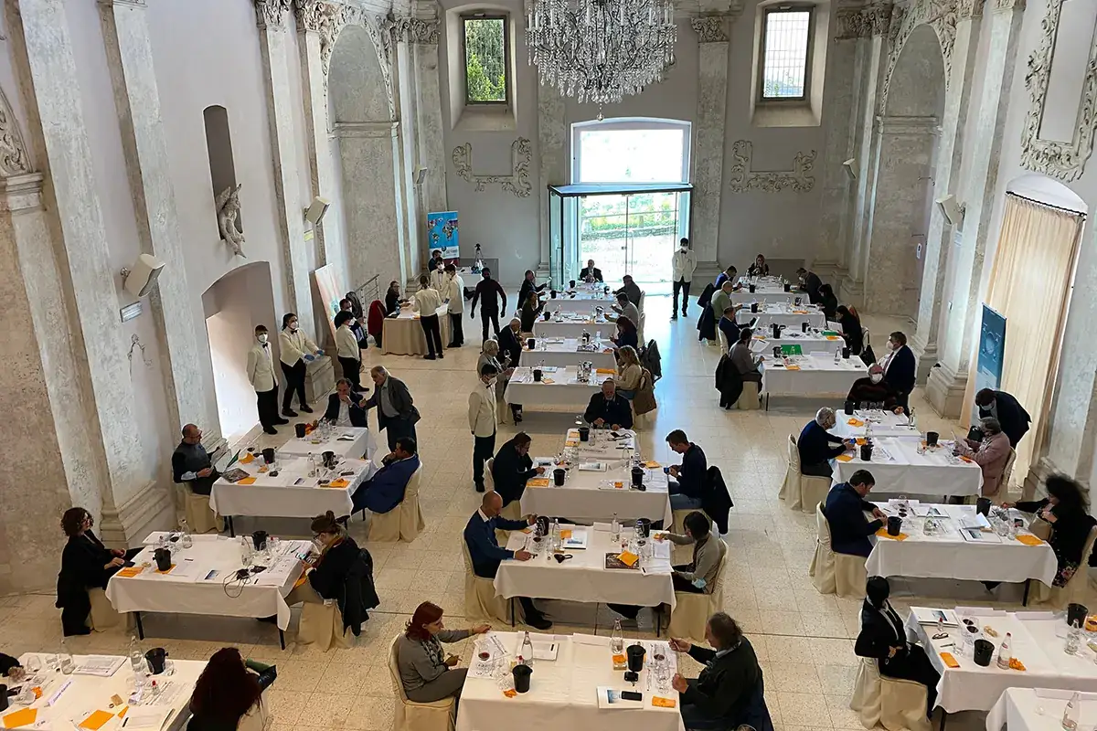 Una foto dell'edizione 2020 Emozioni dal Mondo, Merlot e Cabernet internazionali all'assaggio per la medaglia d'oro